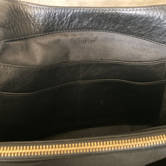 Elegant Black Leather Shoulder Bag with Gold Accents - Picture 7 of 14